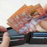 Заработная плата в Казахстане в 2025 году достигла 317 тысяч тенге